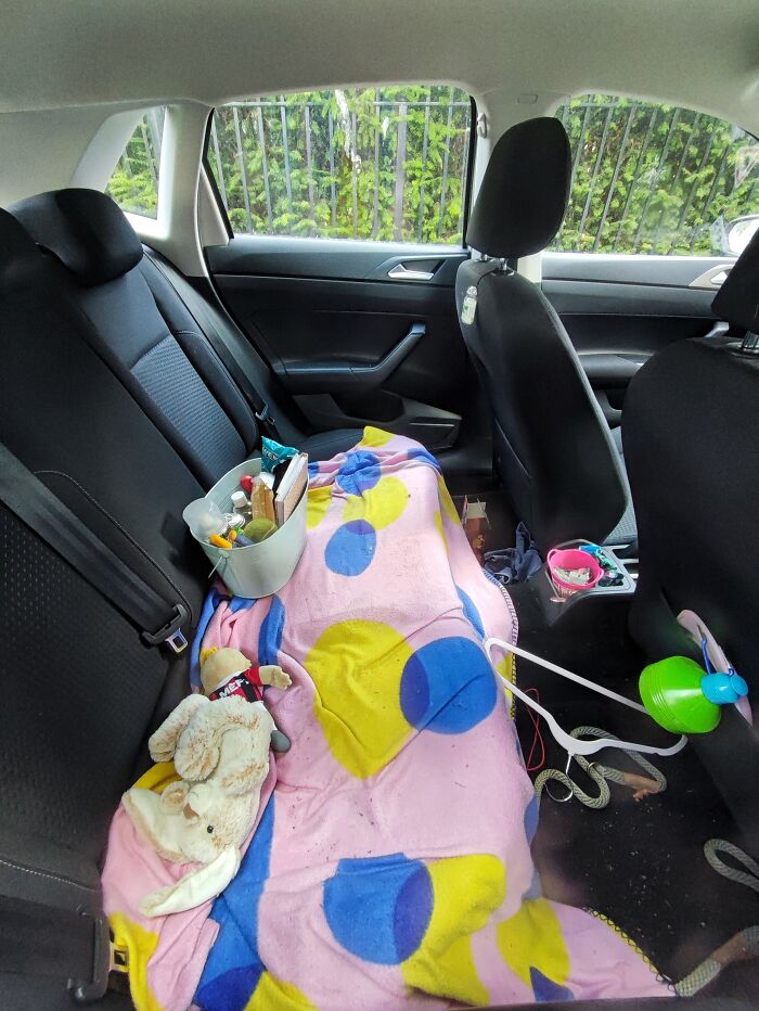 Peeking Inside Strangers' Cars: My New Photography Hobby (23 Pics)