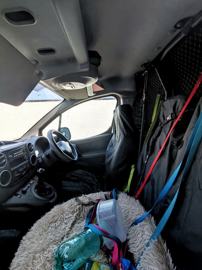 Peeking Inside Strangers' Cars: My New Photography Hobby (23 Pics)