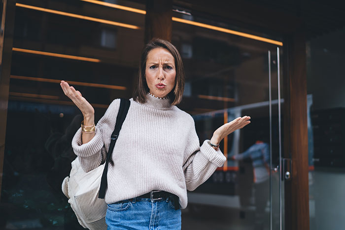 “She’s Scaring My Kids”: Entitled Woman Wants A Table, Tries Taking It From The Wrong Person