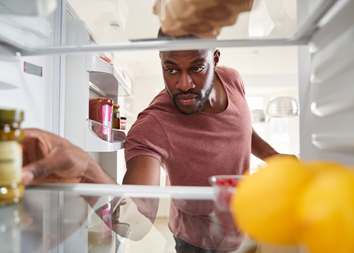 Wife's Fridgescaping Infuriates Husband: "I Find The Hobby Stupid"