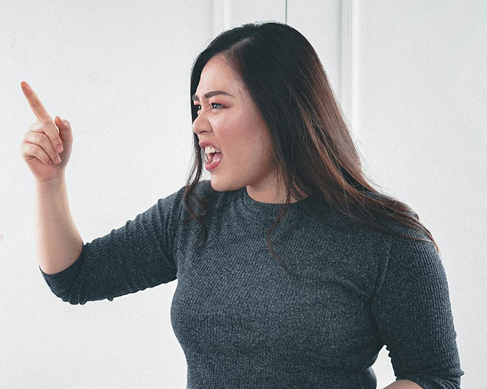 Karen Tries To Shame A Teacher For Using Their Phone, Gets Put In Place Herself Instead