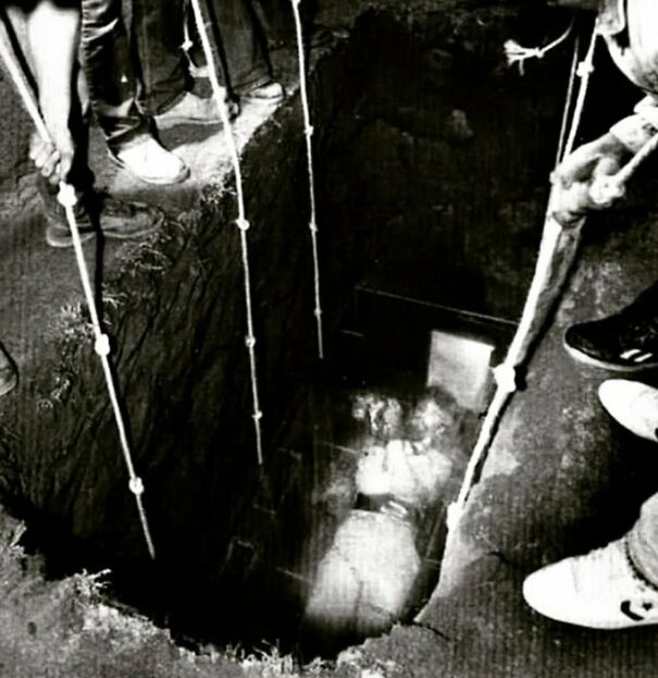 Magician Joe Burrus Is Lowered To A “Grave” In A Casket As He Prepares To Perform A Stunt. Burrus Passed Away After The Casket Collapsed Under The Weight Of The Concrete Poured On Top Of It