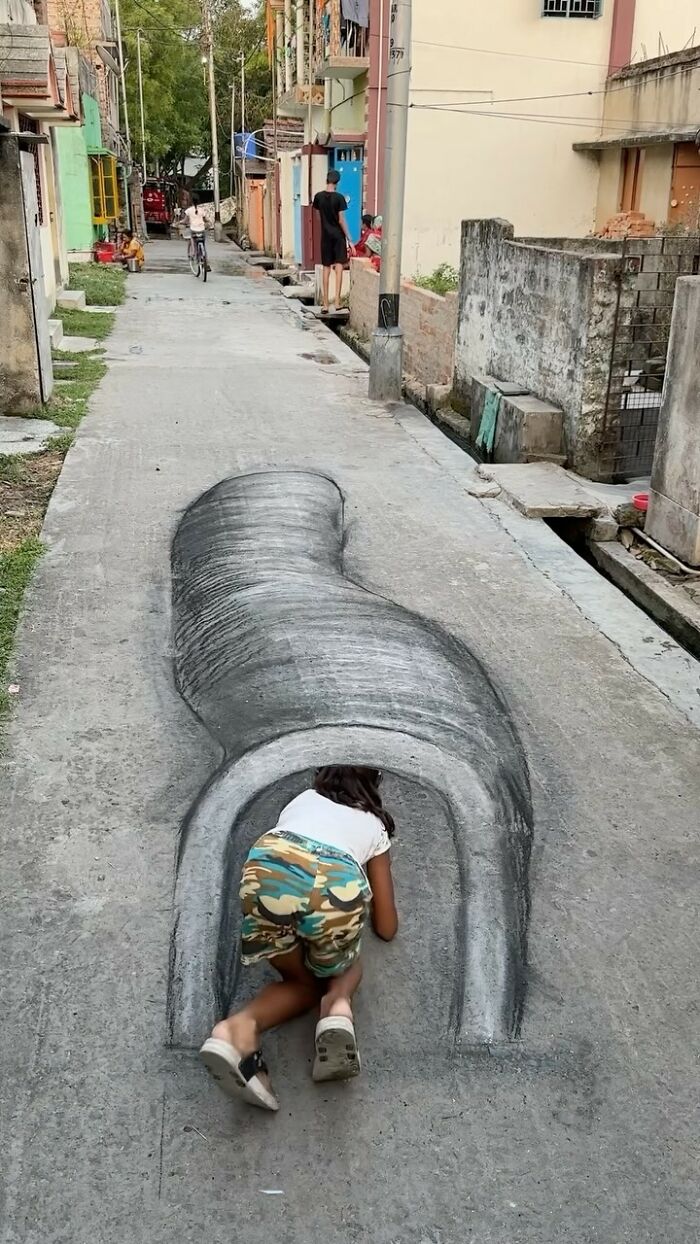 Art Teacher Entertains His Neighborhood With Fun 3D Street Art Made With Chalk (31 Pics)