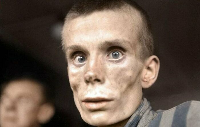 La inquietante mirada de una joven rusa de 18 años tras ser liberada de Dachau el 29 de abril de 1945