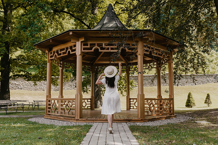 “Get Off My Deck”: Entitled Couple Demands Woman Share Her Gazebo, Gets Evicted Instead