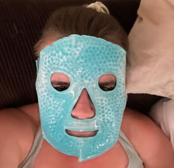 This Cold Face Eye Mask Is The Spa Day Your Face Deserves, Even If You're Just Chilling On The Couch