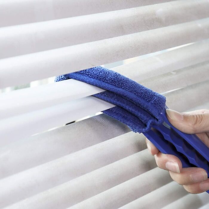 Best Dust Buster: Hiware Window Blind Cleaner Duster Brush