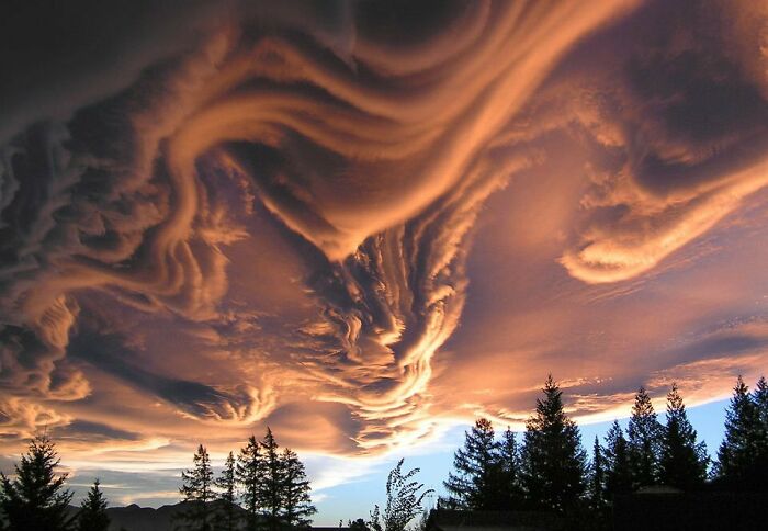 Asperatus Clouds Over New Zealand