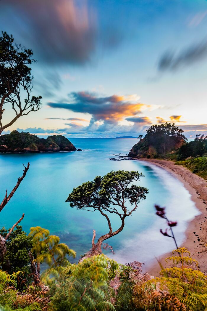 Amanecer de verano en Whananaki, Nueva Zelanda