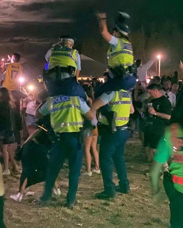 Nueva Zelanda ha gestionado tan bien el Covid que ahora hasta la policía está de fiesta en uno de los mayores festivales del año