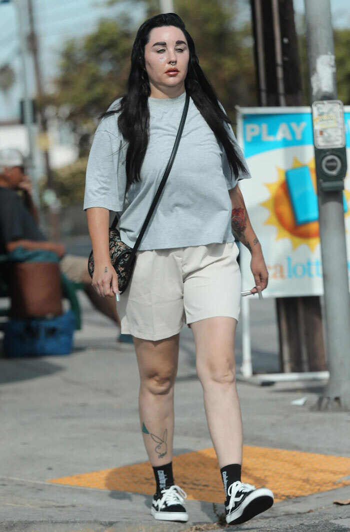 Amanda Bynes "Unrecognizable" As She Steps Out In LA With Dramatic New Black Hair