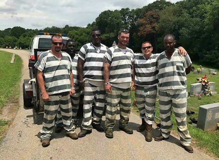 Six Georgia Inmates Save A Deputy Sheriff Who Collapsed Unconscious