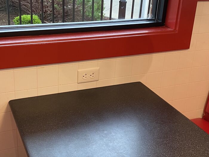 This Freddy's Frozen Custard Has An Outlet At Every Table For Customers To Charge Their Phones