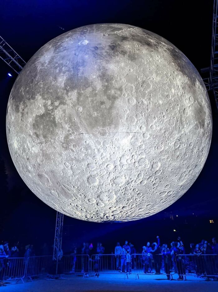 Exhibición sobre la luna genial