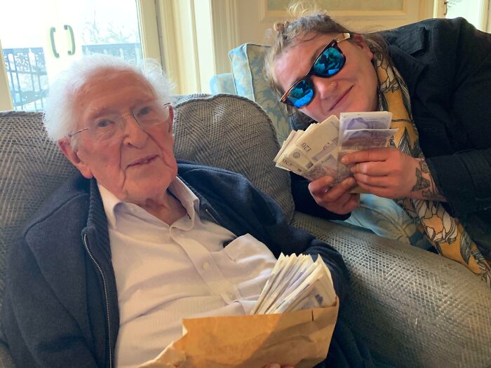 My Sister Spent The Day Looking After Our Grandad (95) She Mainly Took Him To The Pub And The Bookies. He Bet £11 On A Yankee On The Horses And She Copied His Bet