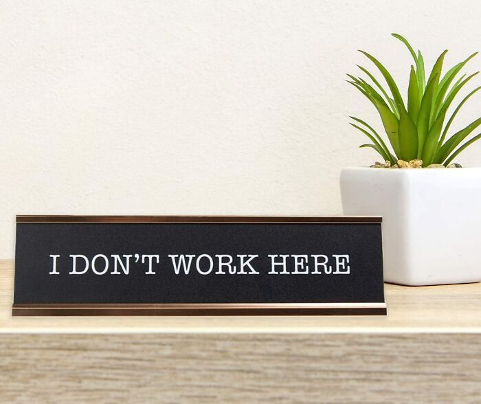 Mondays Got You Feeling Like A Visitor? This 'I Don't Work Here' Desk Plate Sums It Up Perfectly