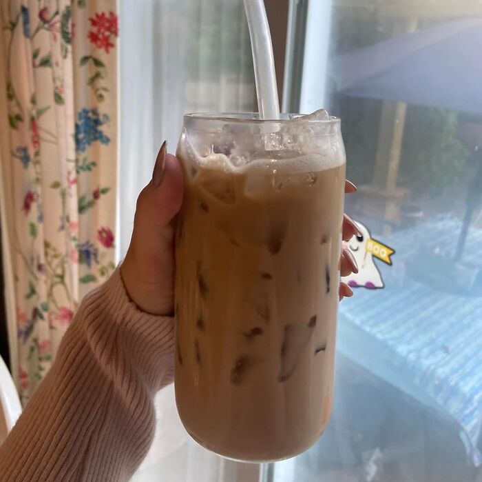 These Drinking Glasses With Glass Straws Are So Aesthetically Pleasing, Your Iced Latte Will Look Like It Belongs In A Coffee Shop Commercial