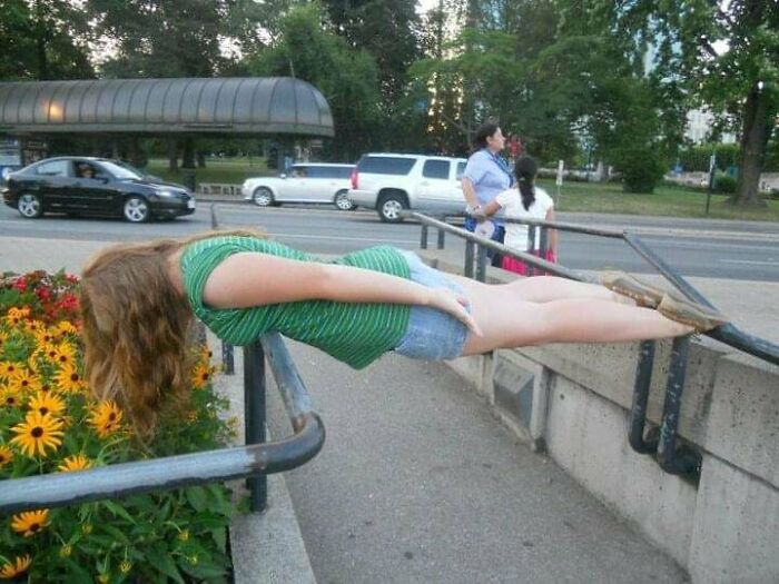 That Time In 2011 My Mom Took Me To Niagara Falls And I Spent The Entire Time Planking