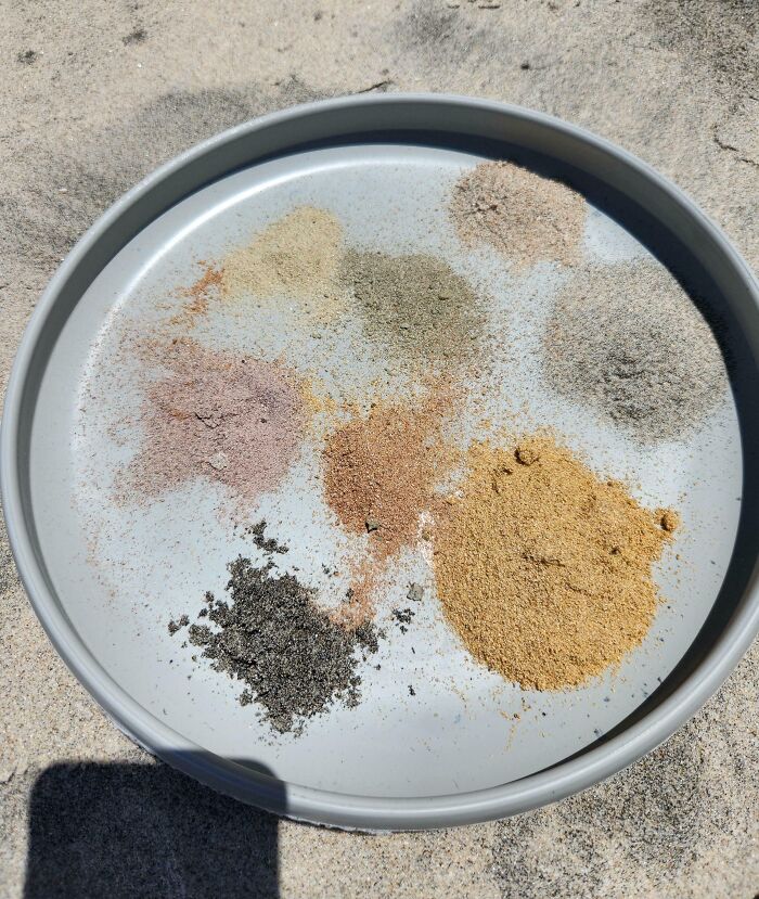 Encontré 8 colores diferentes de arena a menos de 3 metros de distancia en la playa