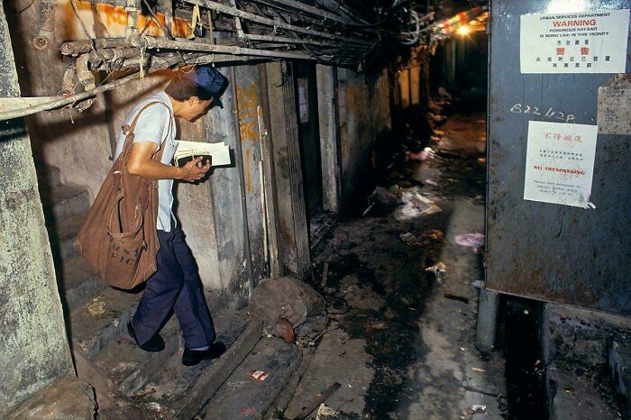 Postman On His Kowloon Route, 1989