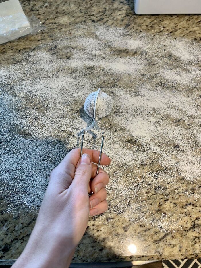 A Loose Leaf Tea Steeper Is The Best Way To Evenly Sprinkle Flour On A Surface, Corn Starch On Proteins, And Icing Sugar On Desserts