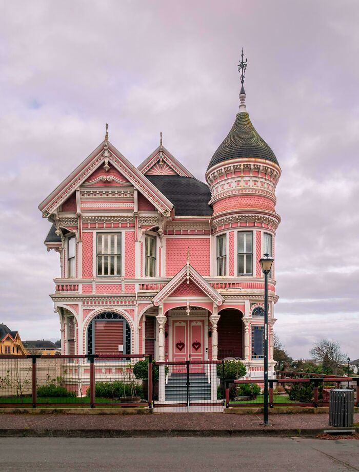 The Pink Lady, One Of The Classic Victorian Homes In Eureka, California