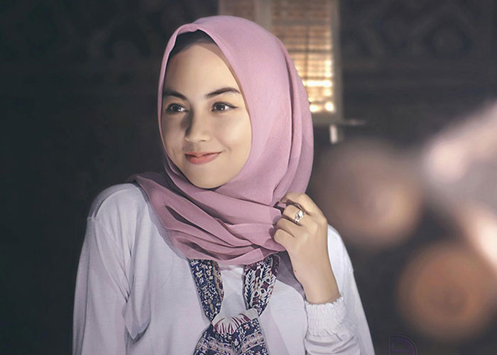 Girl Hates Wearing Hijab After Mom Suddenly Converts To Islam, Drama Ensues When Dad Finds Out