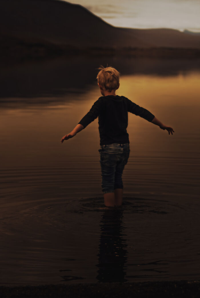 I Took 23 Portraits Of Children Surrounded By The Beauty Of Icelandic Nature - 94