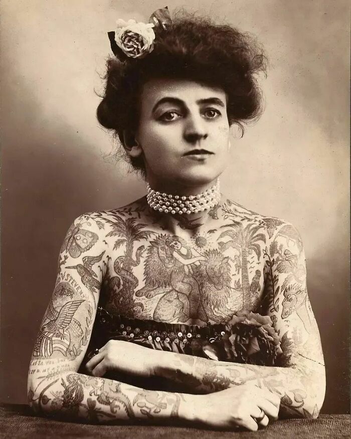 Maud Wagner, considerada la primera tatuadora profesional de EE.UU. en 1907.