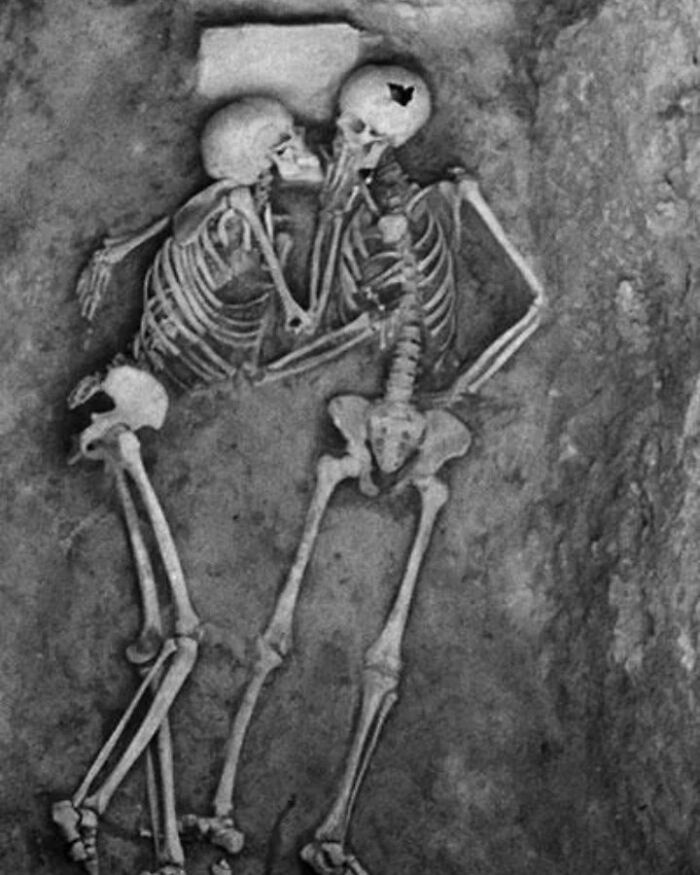 The "Hasanlu Lovers" Died Around 800 B.c. And Were Discovered In 1972. They Died In What Seems To Be An Embrace Or Kiss, And Remained That Way For 2800 Years