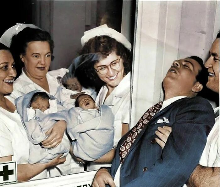 Un padre se desmaya al ver por primera vez a sus trillizos, 1946