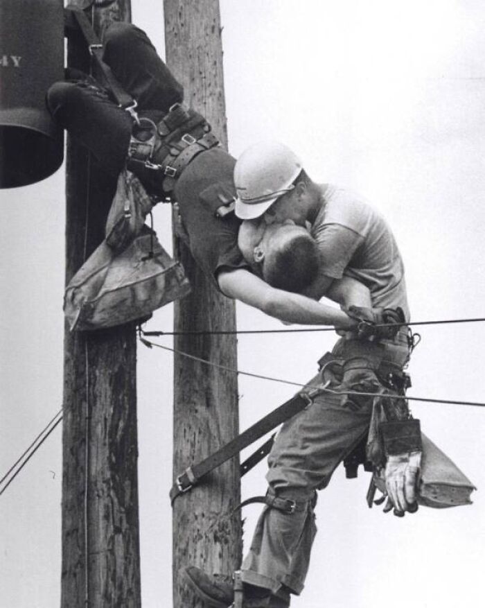 On July 17, 1967, A Florida Lineman Named Randall Champion Accidentally Touched A High-Voltage Line — Which Sent 4,000 Volts Of Electricity Through His Body And Stopped His Heart