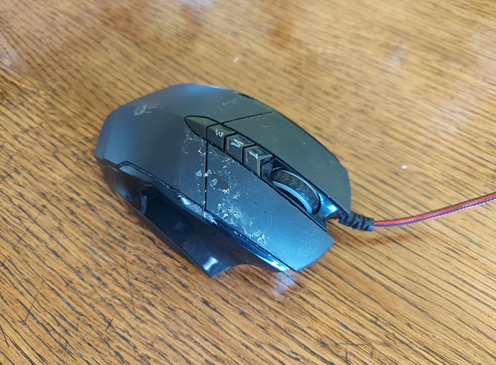 My Mom Borrowed My Gaming Mouse Because She Lost Hers. This Is How She Returned It