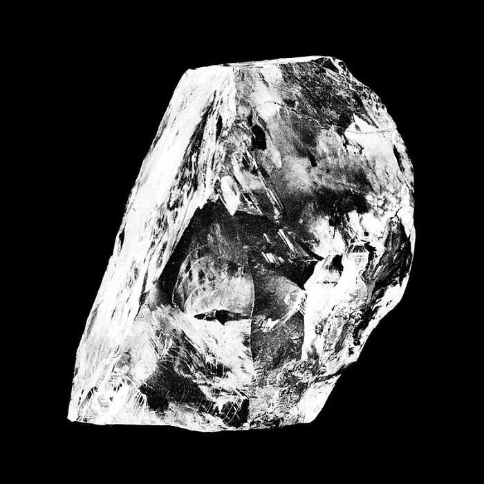 Miners Find The Second Biggest Diamond Ever And It’s 2,492 Carats, People Are Amazed