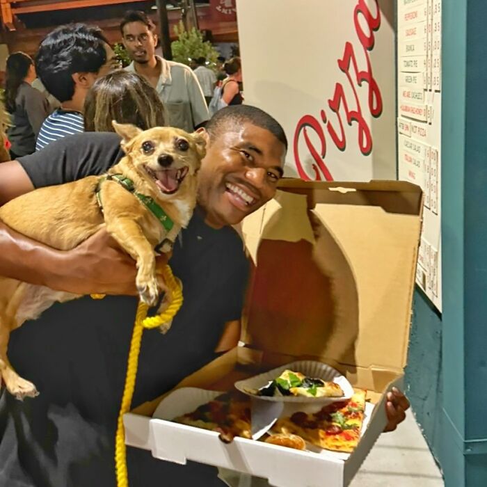 UPS Guy Takes Selfies With All The Neighborhood Dogs While Delivering Parcels (28 New Pics)