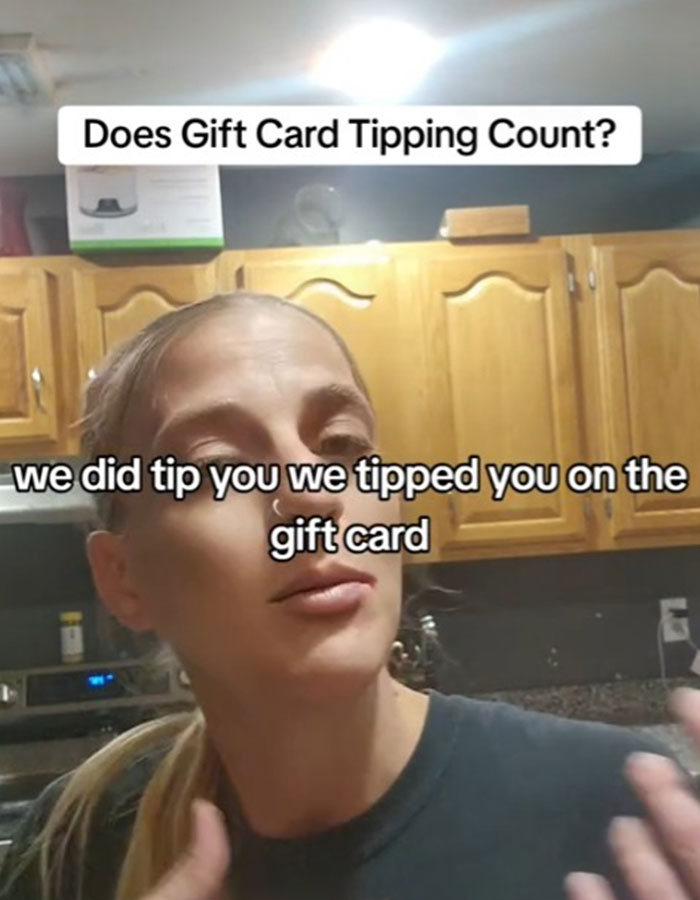 “Tipping Is Out Of Control”: Waitress Rejects 35% Gift Card Tip, Leaving Customer Confused