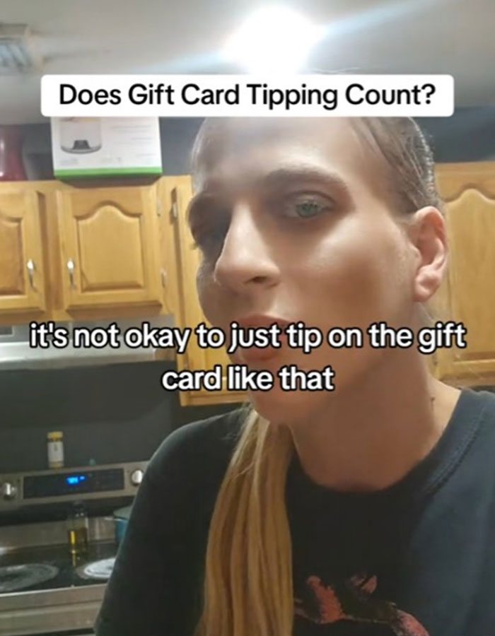 “Tipping Is Out Of Control”: Waitress Rejects 35% Gift Card Tip, Leaving Customer Confused