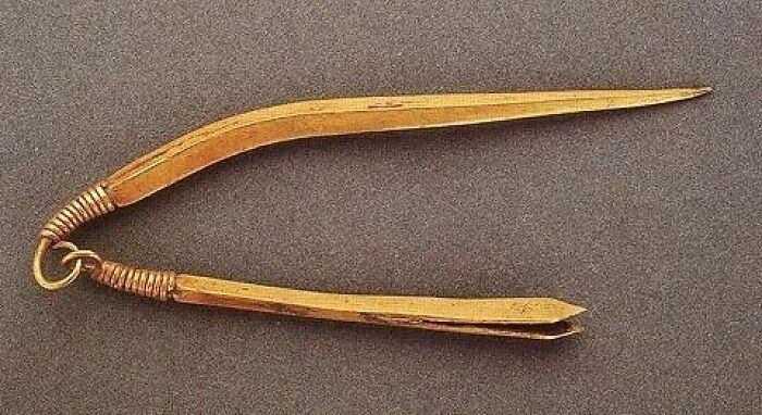 Gold Tweezers And Stiletto, Found From Queen Pu-Abi's Tomb. Ca. 2500 Bc