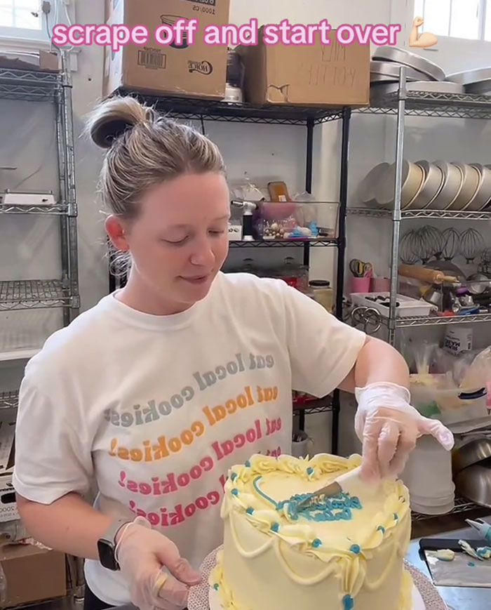 TikToker Snags Over 13M Views After Her Live Cake Decoration Gets Corrected By The Watching Client 