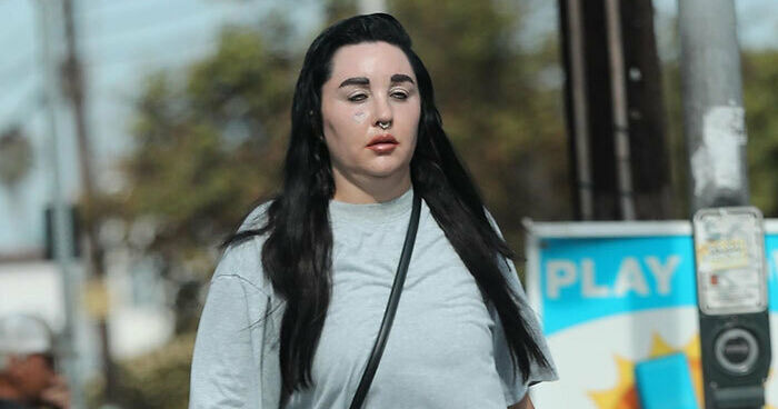 Amanda Bynes “Unrecognizable” As She Steps Out In LA With Dramatic New Black Hair