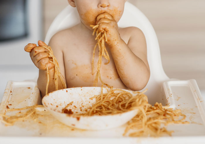 Entitled Dad Demands Bio Son Start Cooking For His Stepchildren, Gets Livid As Mom Supports Kid