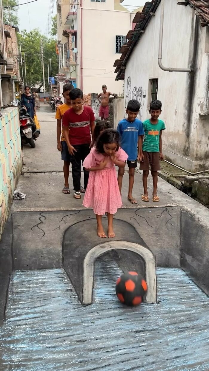 Art Teacher Entertains His Neighborhood With Fun 3D Street Art Made With Chalk (31 Pics)