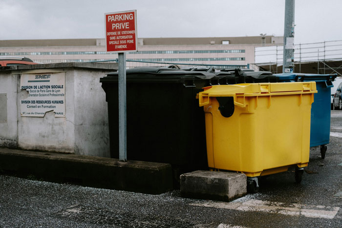 Dumpster Diver Finds Dozens Of Live Fish Just Tossed Away Behind A PetSmart, Netizens Outraged