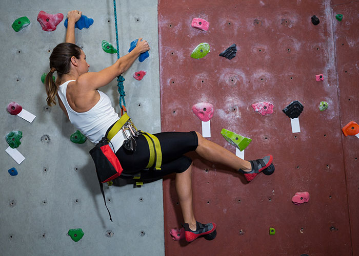 Friends Leave Obese Woman Behind As Her Weight Won’t Let Her Rock Climb, Drama Ensues