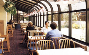 “Lost War Against Minimalism”: 15 Pics Of What Fast-Food Restaurants Looked Like In The Past