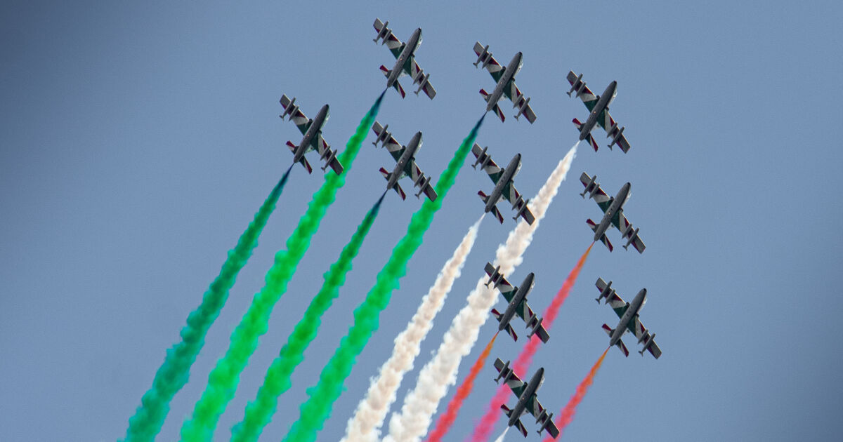 I Photographed The Frecce Tricolori Flyover Bored Panda