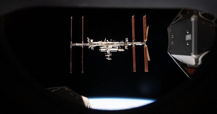 The International Space Station Will Split Into A Thousand Pieces Before Crashing Into The Ocean