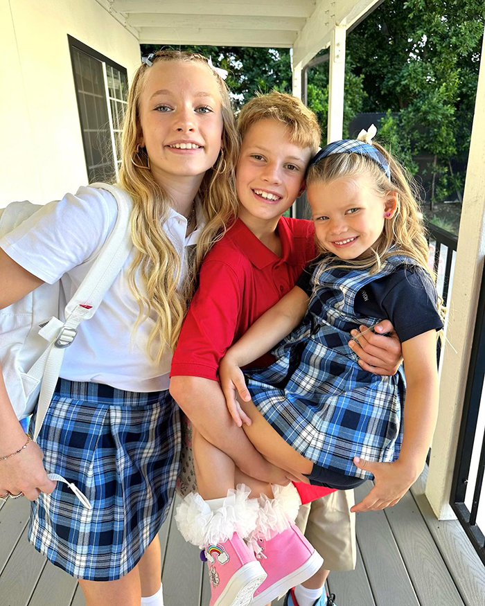 Jessica Simpson Mom-Shamed For “Weird Pose” With Daughters: “Stop With The Stupid Faces!”