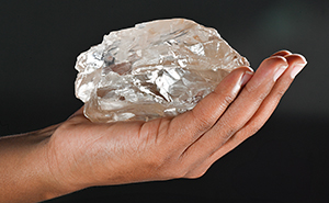 Miners Find The Second Biggest Diamond Ever And It’s 2,492 Carats, People Are Amazed