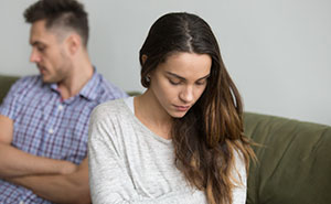 Husband Keeps Introducing Woman As Aquarium Guide Instead Of Marine Biologist, She’s Had Enough